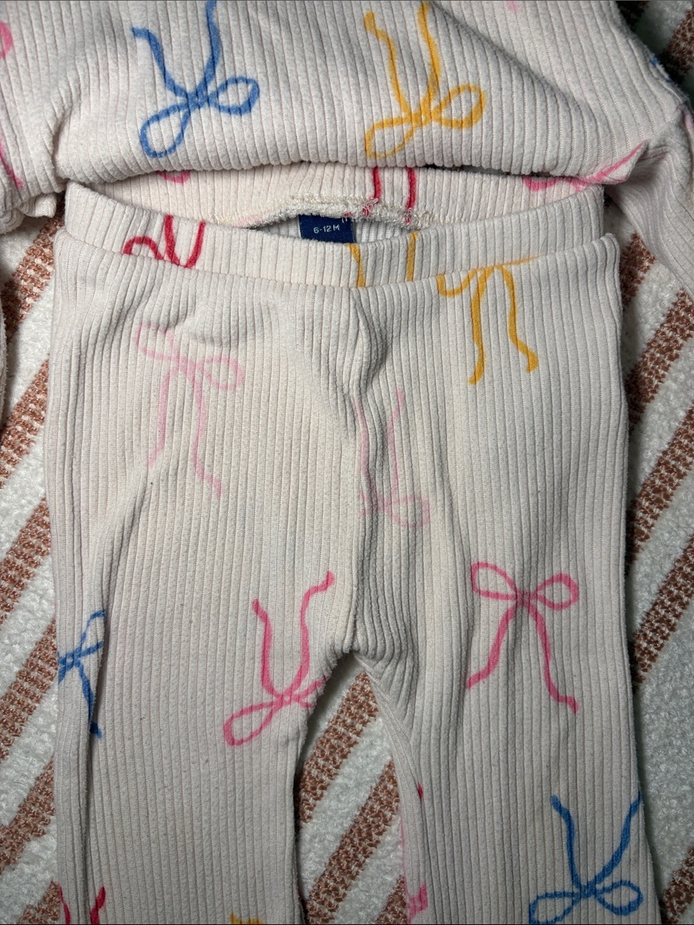 Old Navy Cream Ribbed Bow Set - Picture 5 of 7